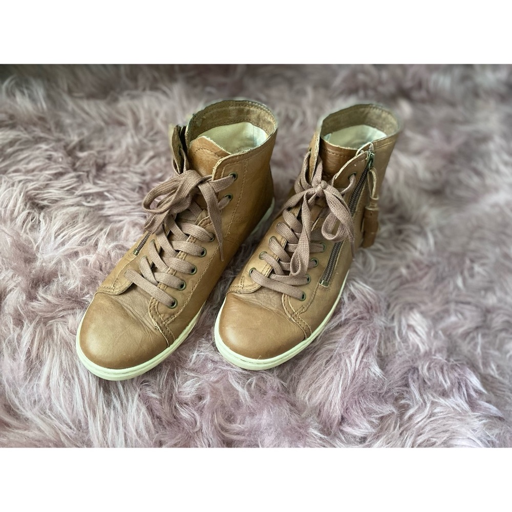 Blaney Ugg leather shoe - Picture 3 of 8